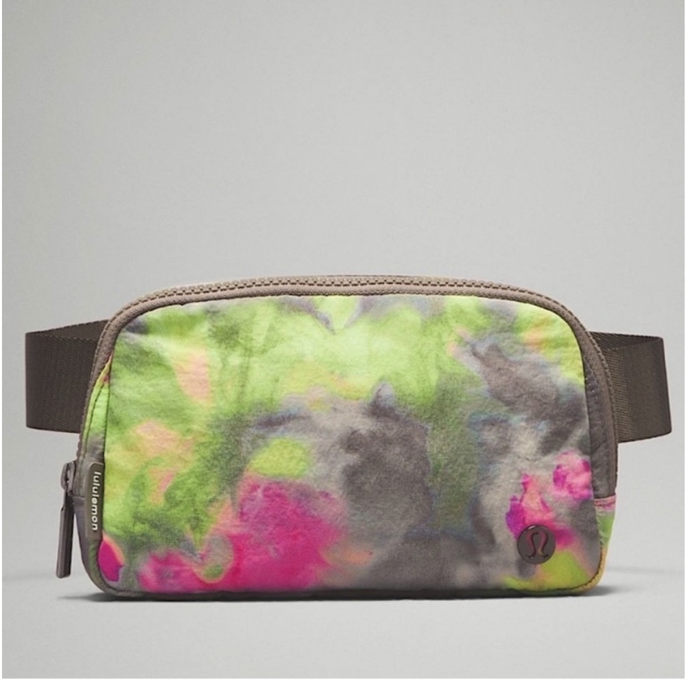 Lululemon | everywhere belt bag| sold out hyper dye